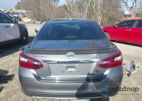 2018 Nissan Altima 2.5 Sr z USA, uszkodzony, nr VIN 1N4AL3AP2JC147421